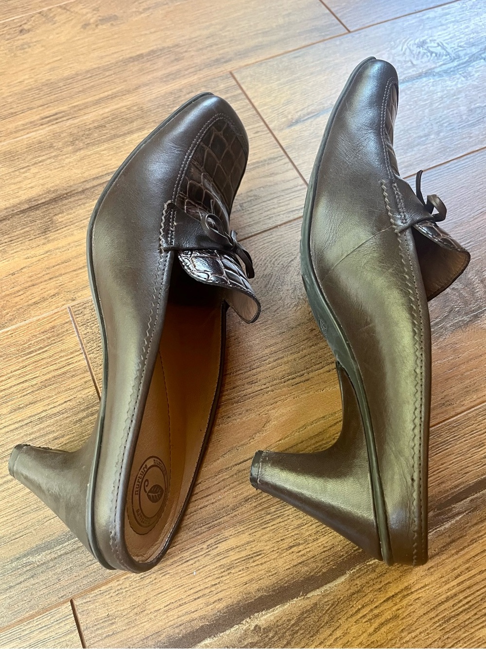 Stylish Brown Leather Heels - Picture 5 of 6